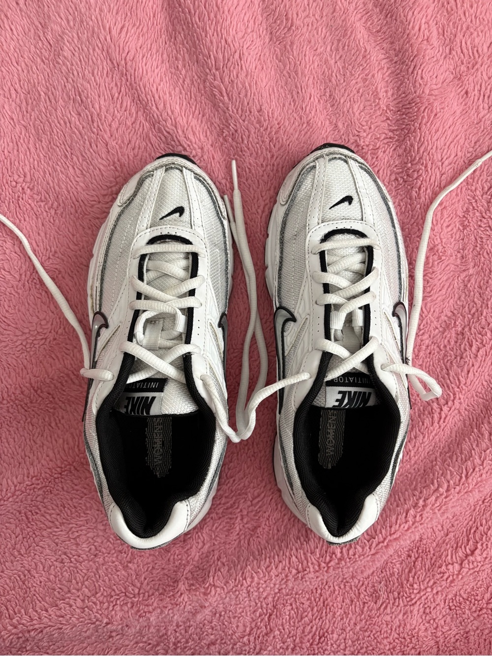 Nike Women's White and Black Low-Top Sneakers